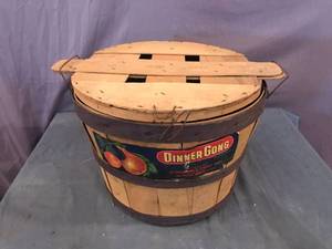 lot 46 image: Vintage Fruit Crate with Cover