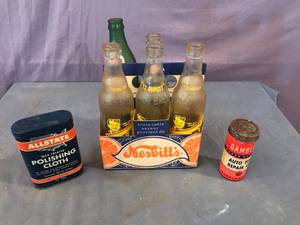 lot 50 image: Vintage Items
