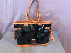 lot 59 image: Dooney & Bourke Purse