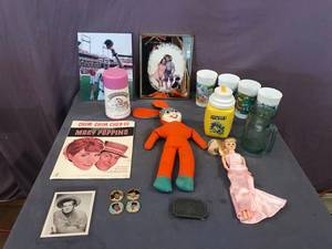 lot 60 image: Collectibles