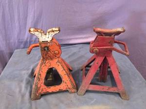 lot 76 image: Jack Stands