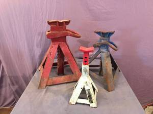 lot 83 image: Jack Stands