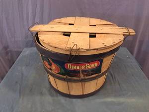 lot 98 image: Vintage Fruit Crate with Cover