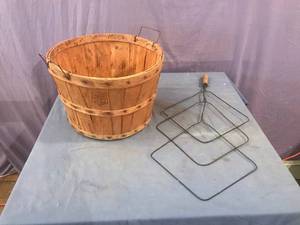 lot 113 image: Antique Rug Beater & Fruit Basket