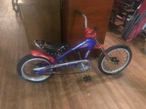 lot 126 image: Schwinn Sting Ray Bike