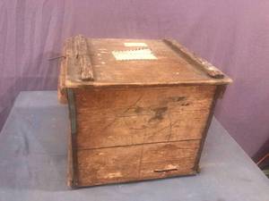 lot 129 image: Vintage Wood Egg Shipping Box