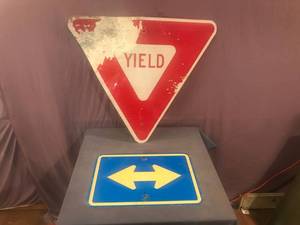 lot 131 image: Decommissioned Road Sign