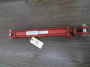 lot 1 image: Lion 2500 Hydraulic Cylinder