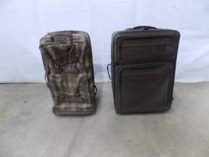 lot 27 image: 2 - Large Suite Cases