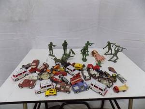 lot 28 image: Vintage Toys