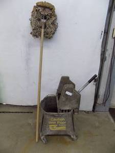 lot 36 image: Mop & Rubbermaid Mop Bucket