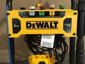 Dewalt DWPW2400 2400 PSI 13 Amp Electric Cold-Water Pressure Washer customer return in good condition see pictures