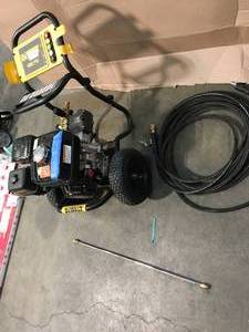 Dewalt 4000 PSI at 3.5 GPM Gas Pressure Washer Powered by Honda with AAA Triplex Pump in good condition
