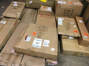 Pallet with assorted Home Decor Items see pictures