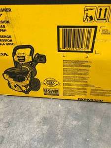 Dewalt 3300 PSI at 2.4 GPM Honda Cold Water Professional Gas Pressure Washer in like new condition see pictures