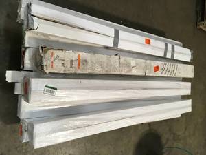 Pallet with Assorted Mix Wood flooring costumer returns