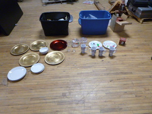 lot 144 image: Christmas Dinnerware