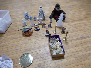 lot 145 image: Christmas Figurines