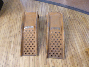 lot 16 image: Set of Car Ramps