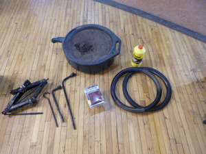 lot 19 image: Automotive Items