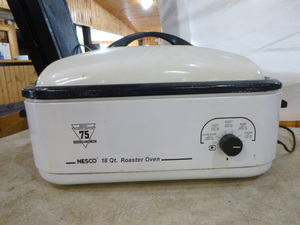 lot 34 image: Nesco 18 Quart Roaster Oven