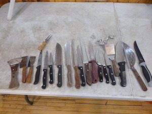 lot 39 image: Lot of Kitchen Knives