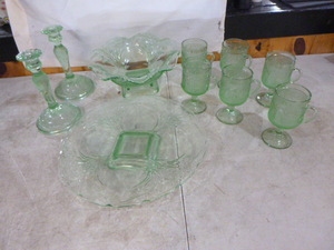 lot 44 image: Green Glassware