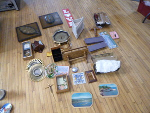lot 63 image: Miscellaneous Home Dcor
