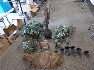 lot 68 image: Miscellaneous Home Dcor