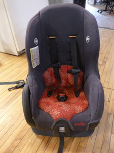 lot 74 image: Evenflo Car Seat