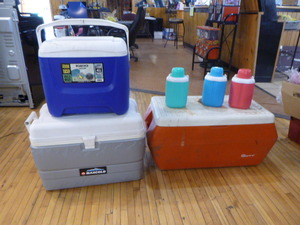 lot 82 image: 3 Coolers