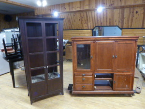 lot 91 image: Hutch and Entertainment Center