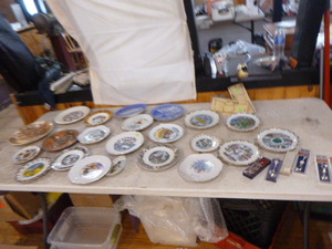 lot 100 image: Lot of Decorative Plates