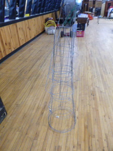 lot 122 image: 5 Tomato Cages