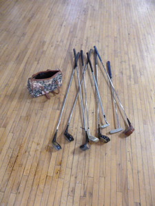 lot 123 image: Golf Clubs