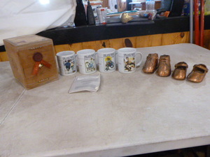 lot 124 image: Collectible Items
