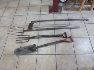lot 127 image: LawnGarden Tools