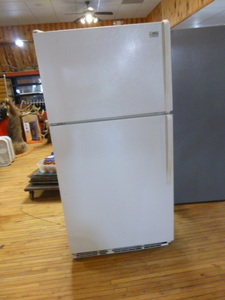 lot 1 image: Estate by Whirlpool RefrigeratorFreezer