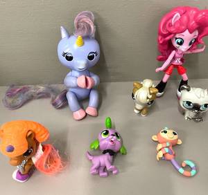 Lot of Littlest Pet Shop, Fingerlings and Other Toys