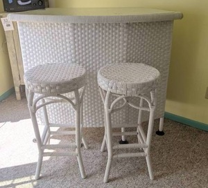 lot 328 image: 3-Piece White Wicker Bar Set Glass Bar with (2) Matching Stools