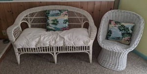 lot 330 image: Beautiful White Wicker Loveseat with Cushion & Pillows wChair