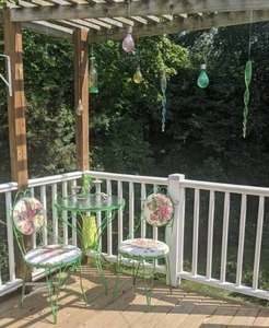lot 340 image: Beautiful Vintage Wrought Iron Green Bistro Set with Floral cushions, & Various Hanging Yard Dcor