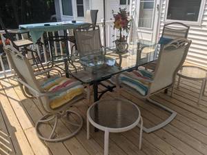 lot 343 image: Beautiful Dining Set Set Glass Top Table with (4) Chairs, (2) Small Round Tables, & Decorative Center Piece
