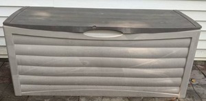 lot 346 image: Suncast DB6300 Deck Box with Rollers 63 Gallon