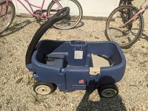 lot 355 image: Step 2 Wagon Ride-On for 2 Plus