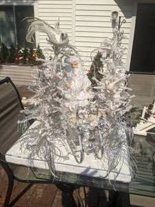 lot 306 image: Christmas Decor - Spectacular White Christmas Display