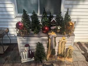 lot 314 image: Christmas Decor - Variety of Trees & More