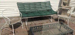 lot 316 image: Vintage Patio Set Couch w Green Cushion & (2) Chairs