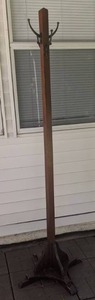 lot 320 image: Beautiful Vintage Solid Wood Coat Rack