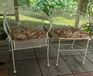 lot 324 image: Beautiful Set of (2) Wrought Iron White Patio Chairs w Floral Removable Cushions